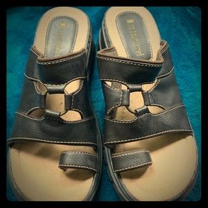 No boundaries vintage platform sandals